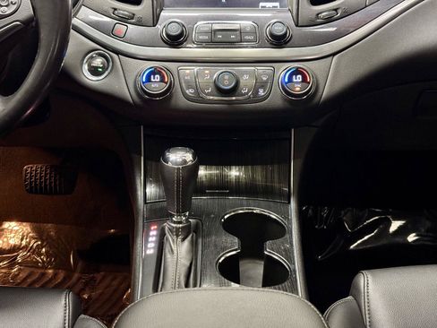 Used 2019 Chevrolet Impala LT FWD image 25