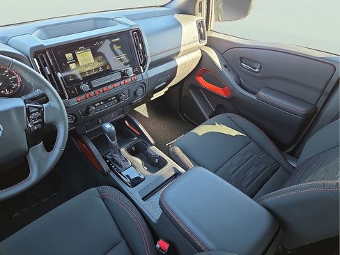Used 2025 Nissan Frontier PRO-4X image 12