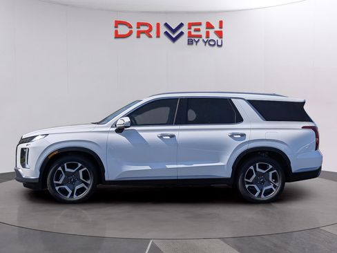 Used 2024 Hyundai Palisade SEL w/ Premium Package image 2