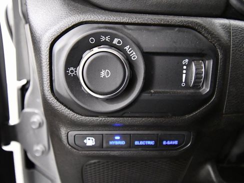 Used 2023 Jeep Wrangler Unlimited Sahara image 18