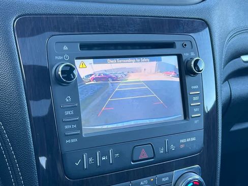 Used 2017 Chevrolet Traverse Premier image 33