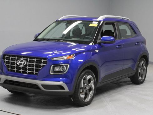 Used 2024 Hyundai Venue SEL FWD image 4