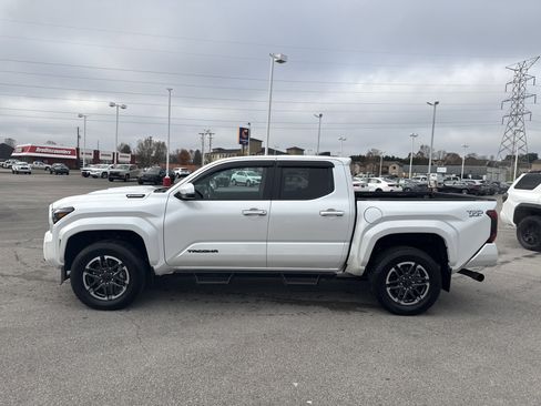 Used 2024 Toyota Tacoma TRD Sport image 6