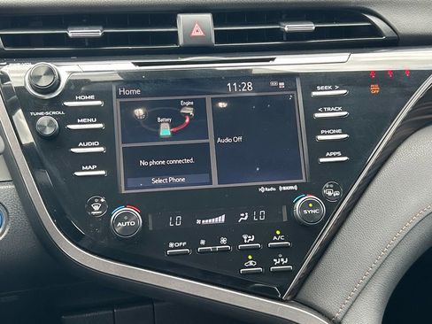 Used 2020 Toyota Camry XLE image 18