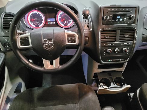 Used 2015 Dodge Grand Caravan American Value Package w/ UConnect Hands-Free Group FWD image 22