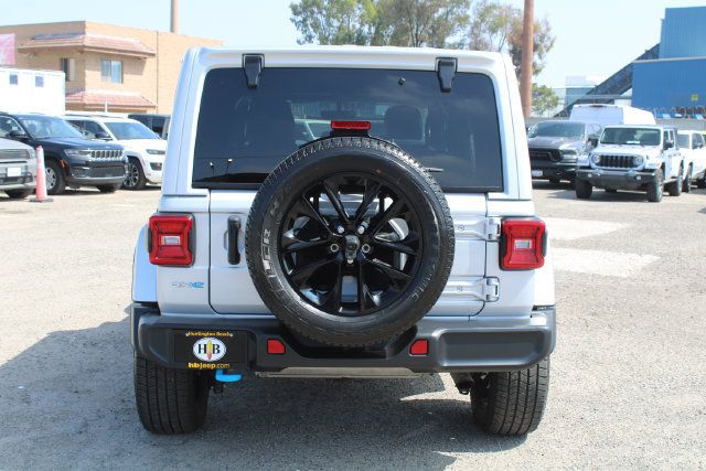 Used 2023 Jeep Wrangler Unlimited Sahara w/ Cold Weather Group AWD/4WD image 5