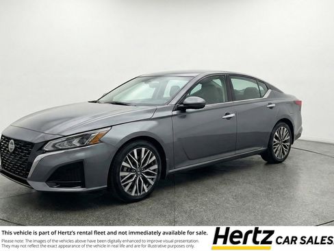 Used 2025 Nissan Altima 2.5 SV image 3