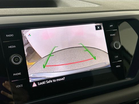 Certified 2022 Volkswagen Taos SE image 12