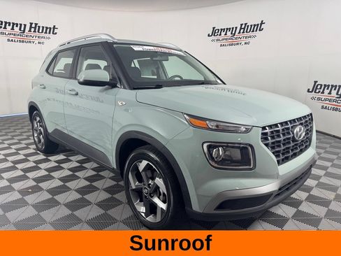 Used 2025 Hyundai Venue SEL FWD image 6