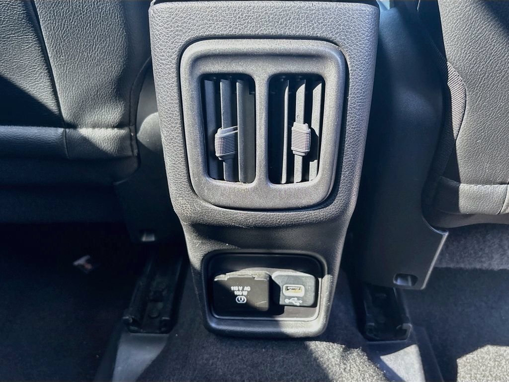 Used 2019 Jeep Compass Latitude w/ Cold Weather Group AWD/4WD image 17