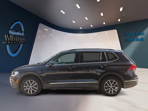 Used 2021 Volkswagen Tiguan SE w/ Panoramic Sunroof Package FWD image 9