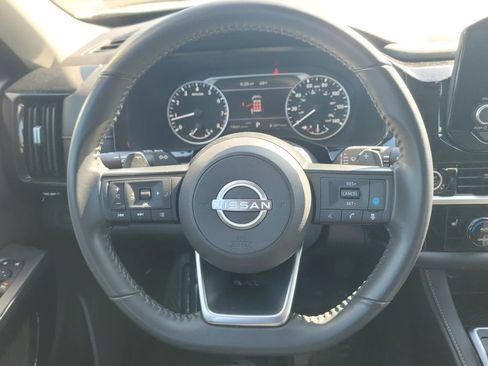 Used 2024 Nissan Pathfinder SV AWD/4WD image 16