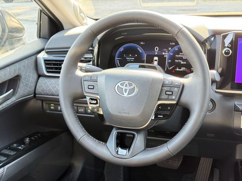 New 2026 Toyota Camry Hybrid FWD image 24