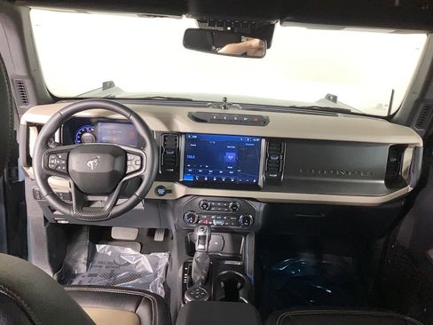 Used 2022 Ford Bronco Wildtrak image 17