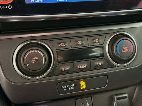 Used 2025 Nissan Leaf S image 23