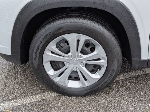 Used 2025 Chevrolet Trax LS FWD image 11