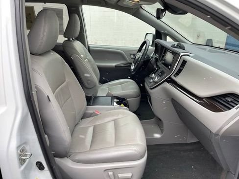Used 2019 Toyota Sienna XLE Premium image 42