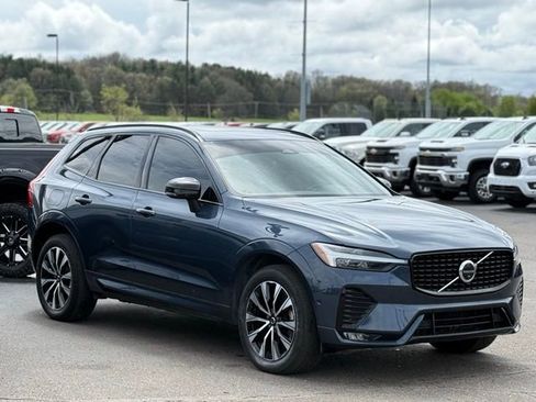 Used 2023 Volvo XC60 B5 Plus AWD/4WD image 37