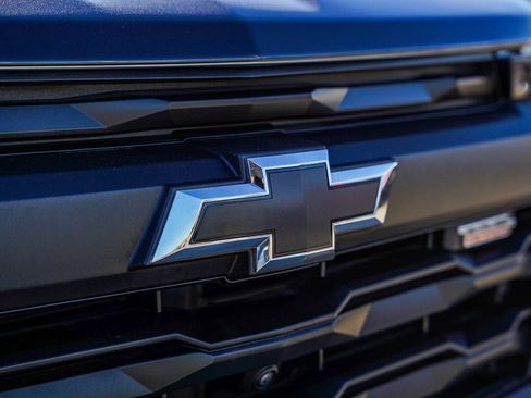 Used 2024 Chevrolet Colorado Trail Boss w/ Technology Package image 12