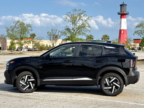 Used 2025 Nissan Kicks SV image 19