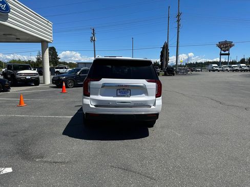 Used 2024 GMC Yukon Denali AWD/4WD image 3