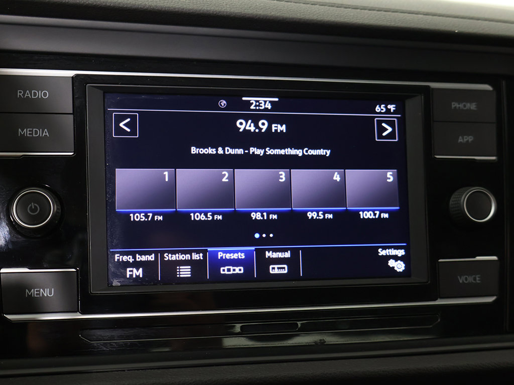 Used 2023 Volkswagen Jetta SE FWD image 43