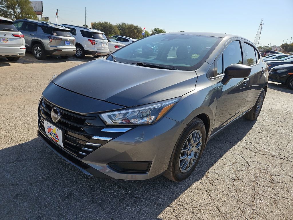 Used 2025 Nissan Versa S FWD image 4