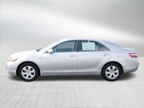 Used 2009 Toyota Camry LE FWD image 4
