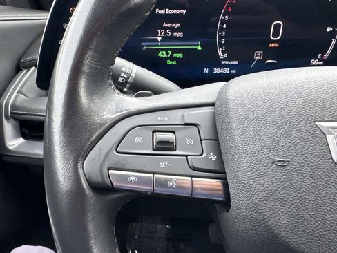 Used 2024 Cadillac XT4 Premium Luxury image 16