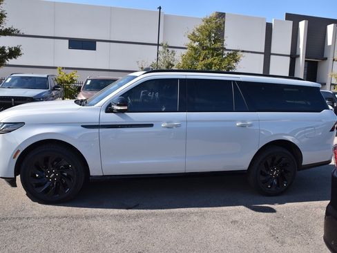 New 2025 Lincoln Navigator L Reserve w/ Jet Appearance Package image 11
