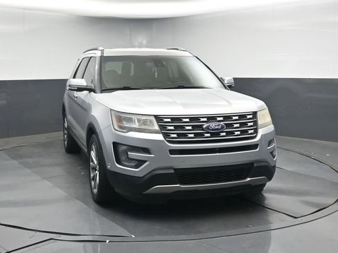 Used 2017 Ford Explorer Limited w/ Equipment Group 301A image 8