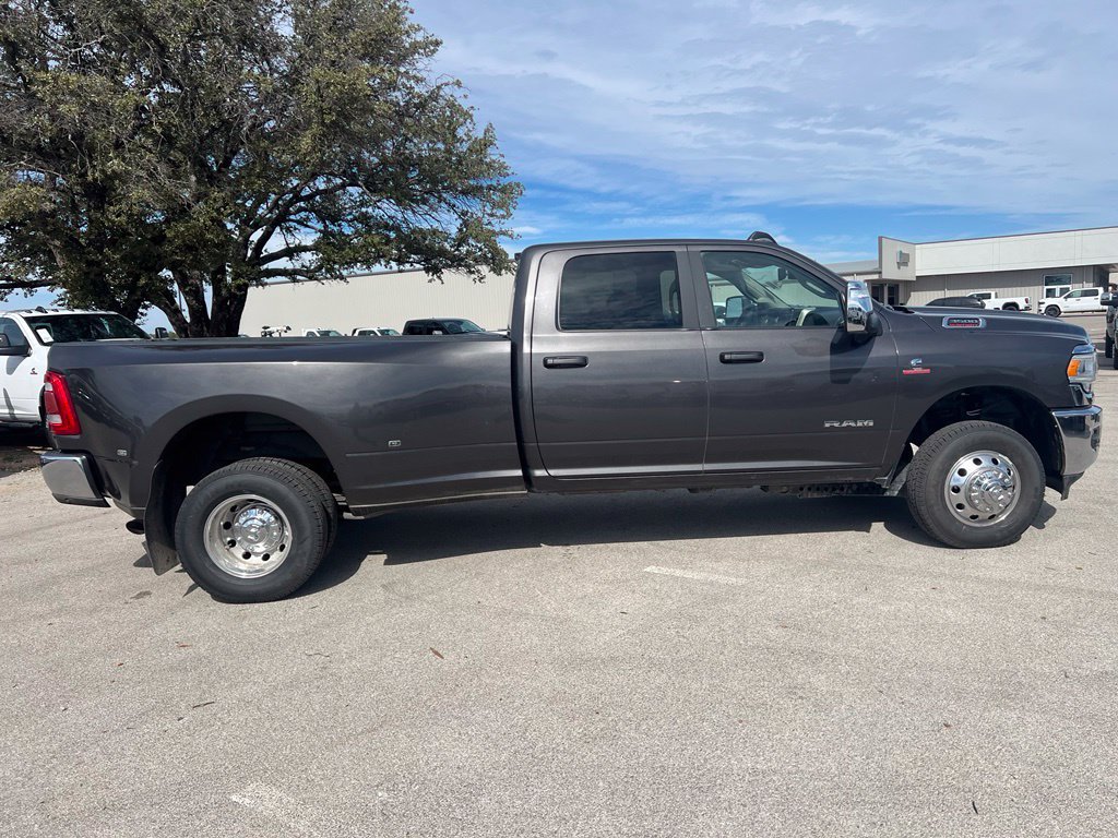 Used 2024 RAM 3500 Laramie w/ Towing Technology Group AWD/4WD image 7