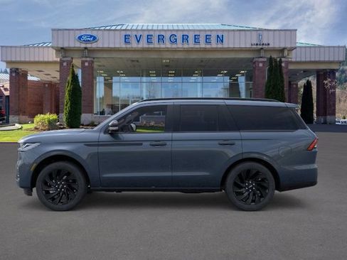 New 2025 Lincoln Navigator Reserve w/ Jet Appearance Package AWD/4WD image 3