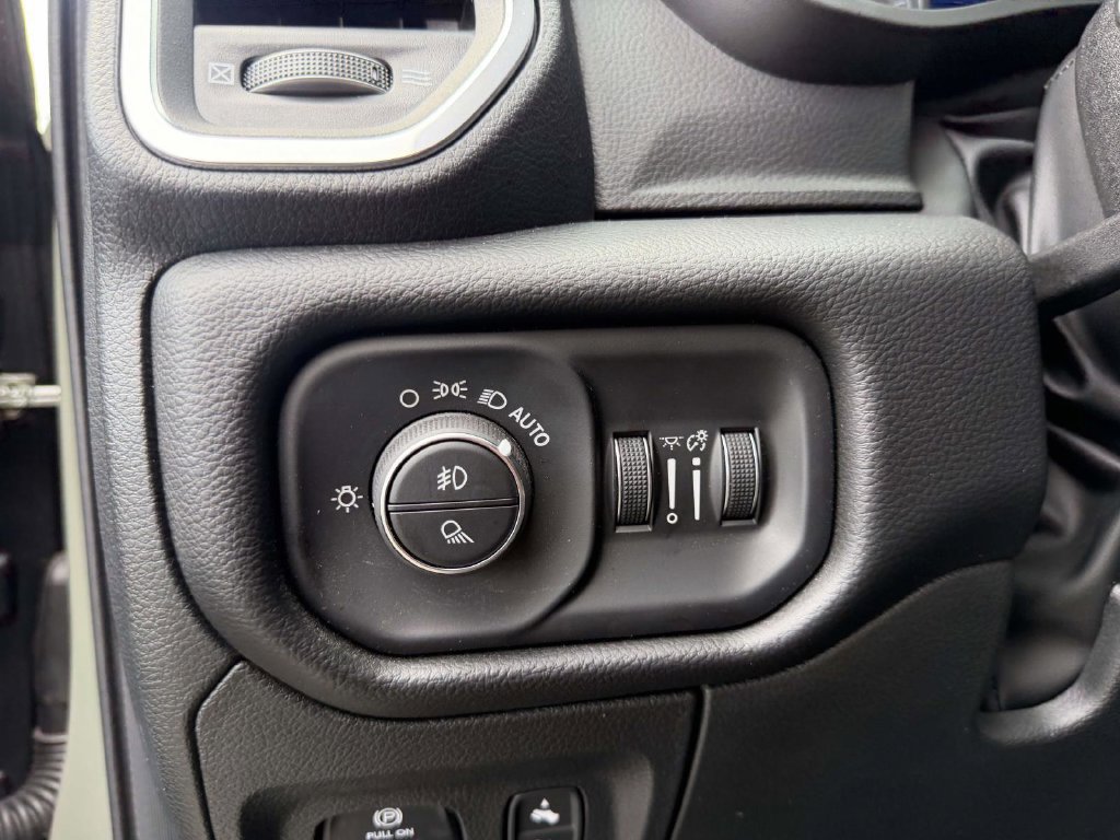 Used 2026 RAM 1500 Laramie AWD/4WD image 27