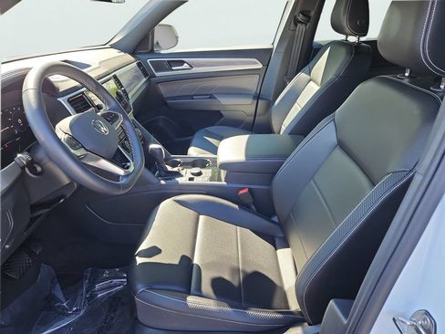 Used 2023 Volkswagen Atlas Cross Sport SE AWD/4WD image 31