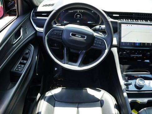 Certified 2025 Jeep Grand Cherokee L Limited w/ Luxury Tech Group II AWD/4WD image 22