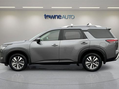 Used 2024 Nissan Pathfinder SL image 2
