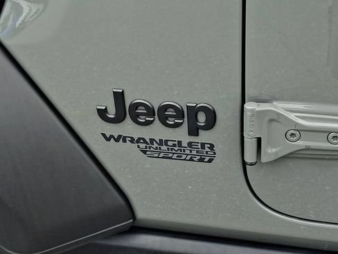 Used 2021 Jeep Wrangler Unlimited Sport AWD/4WD image 31