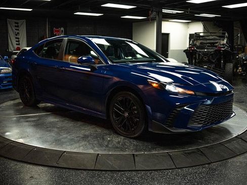 Used 2025 Toyota Camry SE image 5