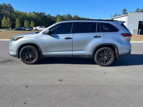 Used 2019 Toyota Highlander SE image 4