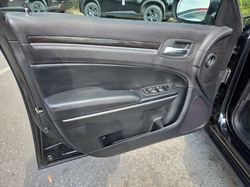 Used 2015 Chrysler 300 Limited RWD image 15