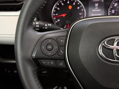 Used 2022 Toyota RAV4 XLE Premium image 30