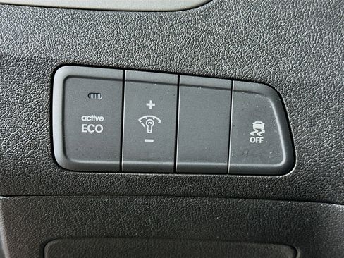 Used 2016 Hyundai Elantra Limited image 17