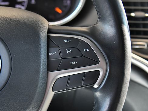 Used 2021 Jeep Grand Cherokee Laredo image 29