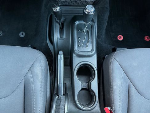 Used 2018 Jeep Wrangler Sport image 31