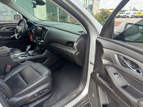 Used 2021 Chevrolet Traverse RS AWD/4WD image 10