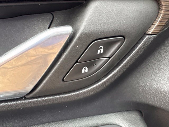Used 2024 GMC Terrain Denali w/ Denali Premium Package AWD/4WD image 14