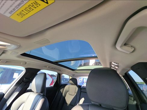 Used 2024 Volvo XC60 T8 Plus w/ Protection Package Premier AWD/4WD image 10