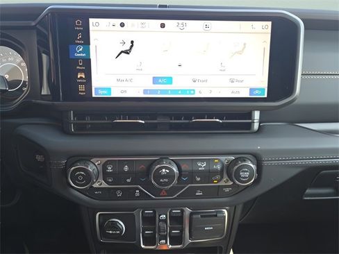 Used 2025 Jeep Gladiator Sport image 20