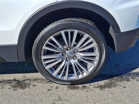 Used 2024 Cadillac XT4 Premium Luxury image 30